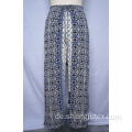 Damen positionieren Blumenhosen